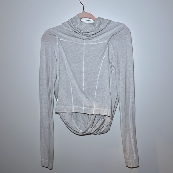 Lululemon Iconic Wrap in Heathered White - Picture 6 of 7